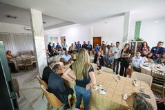 Celina Leão defende informação como antídoto à desinformação em encontro com apoiadores