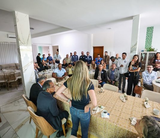 Celina Leão defende informação como antídoto à desinformação em encontro com apoiadores