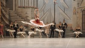 Arte e romance no palco: Cia Jovem Basileu França apresenta segunda temporada do balé “Dom Quixote”